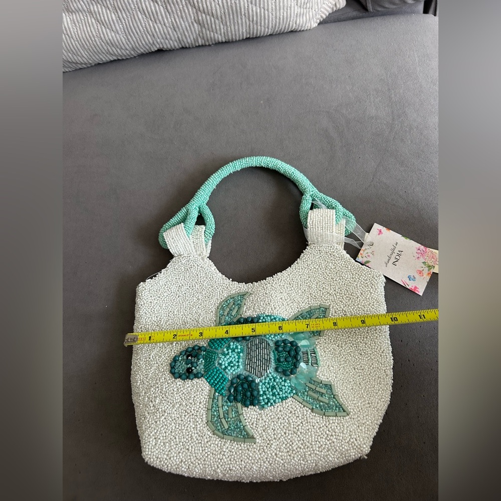 NWT! Viral Beaded Turtle Design Handbag - White and Teal - Picture 3 of 7